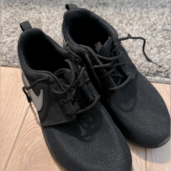 Nike Roshe - Picture 1 of 4